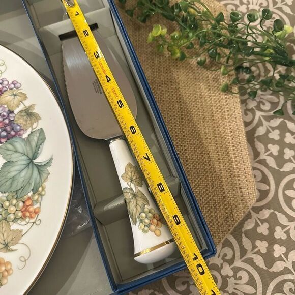 Royal Worcester England Vintage Vine Harvest Cake Plate & Slicer Set NEW‎ RARE - Picture 6 of 7